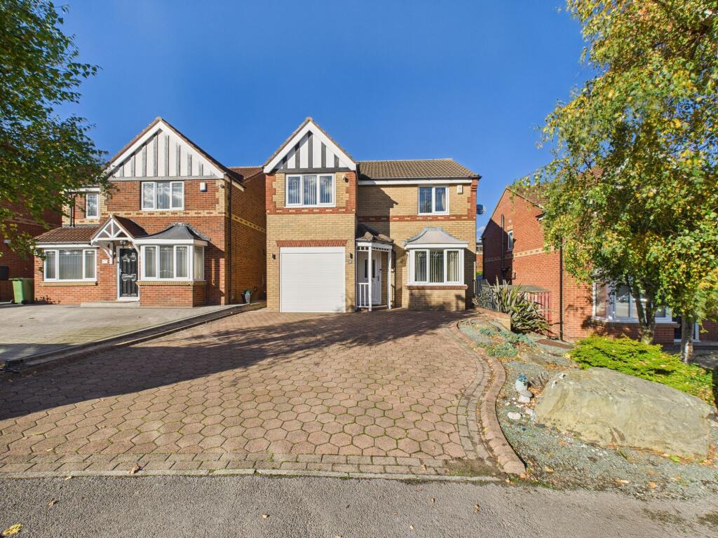 4-bed detached on Bluebell Close, Gateshead, NE9, £300,000