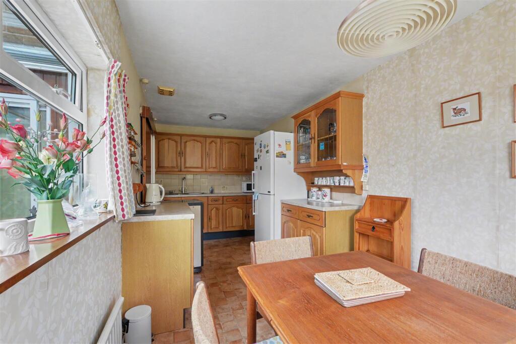 House in Nottingham, Inham Nook, Chilwell - View 4