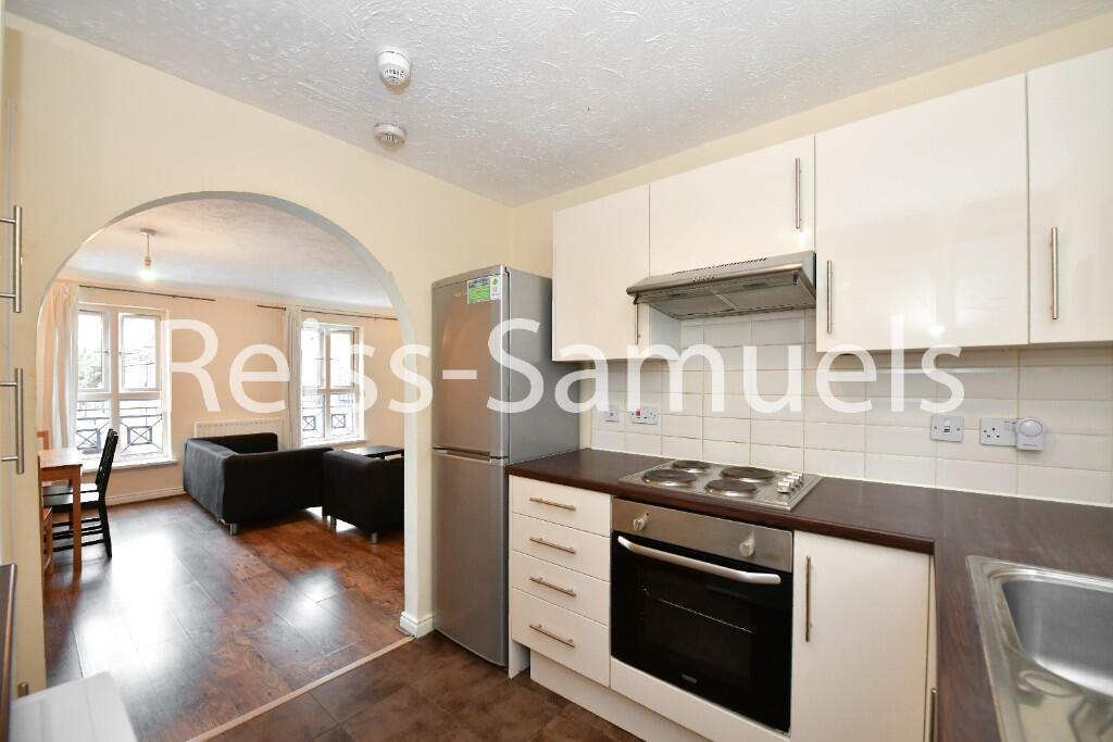 5 bedroom semi-detached house for rent