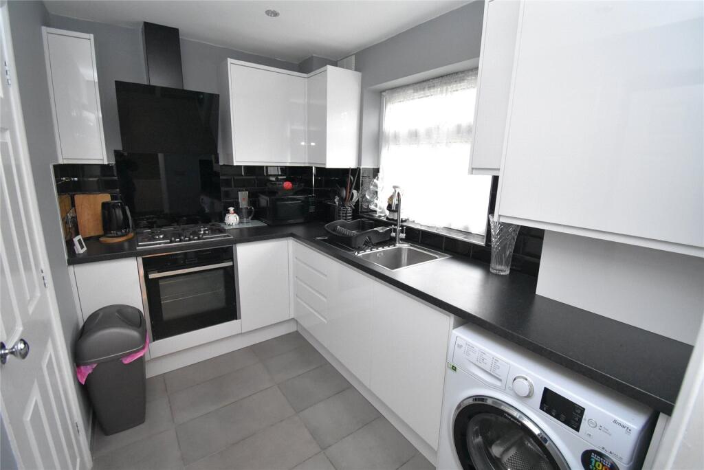 Kirton Way, Houghton Regis, Dunstable, Bedfordshire, LU5 photo 2