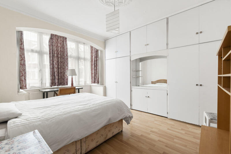House in London - View 3