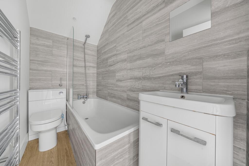 Apartment in Spelthorne, Ashford Common, Charlton - More