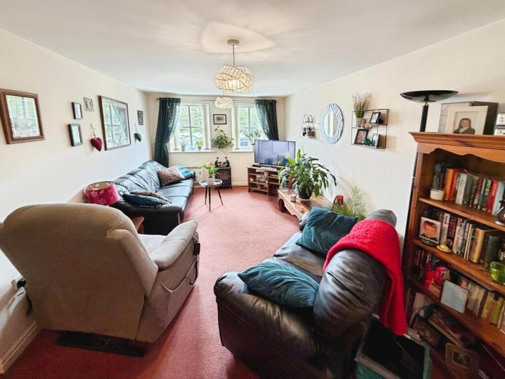 Apartment in Chester, Ellesmere Port - View 5