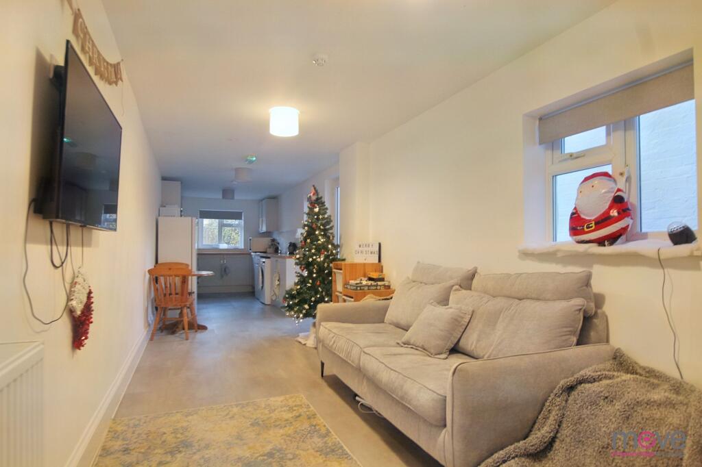 House in Gloucester - View 3