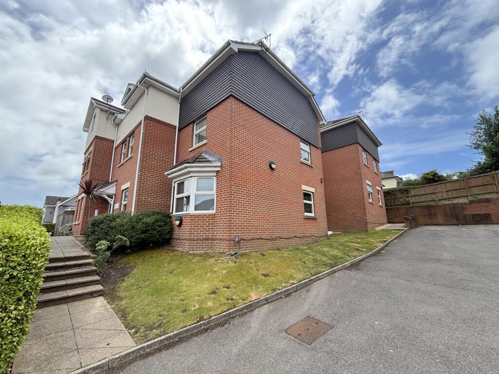 Main image of property: Flat 5, Lauren Court, 28 Castlemain Avenue, Bournemouth BH6 5EH