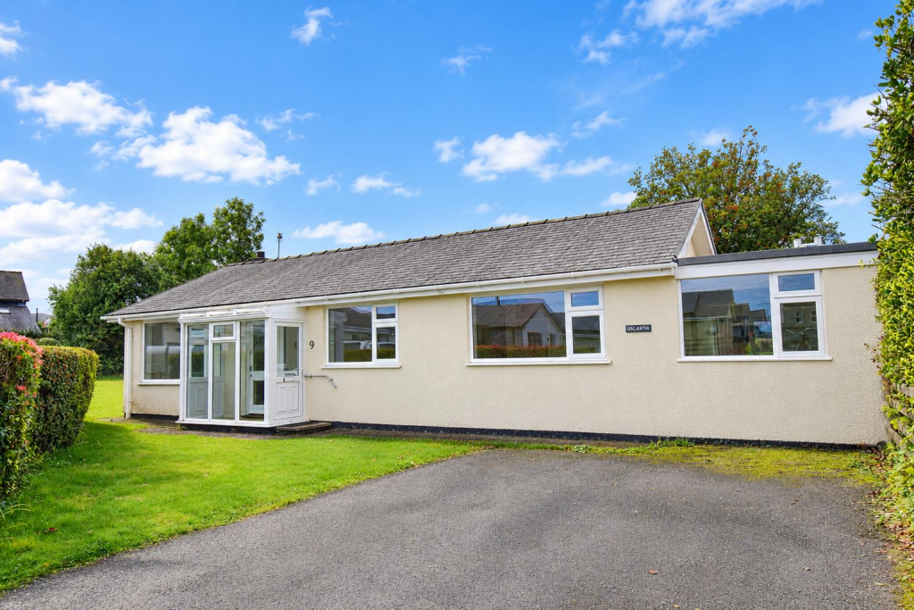 3-bed bungalow on 9 Cae Gwalia, Llanuwchllyn, Bala, £289,000
