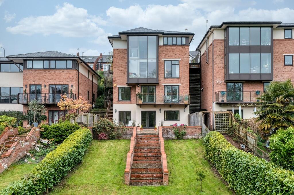5-bed detached on Worcester City, £800,000