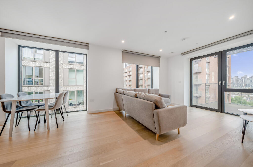 Main image of property: 30 Shipwright Street, London, E16