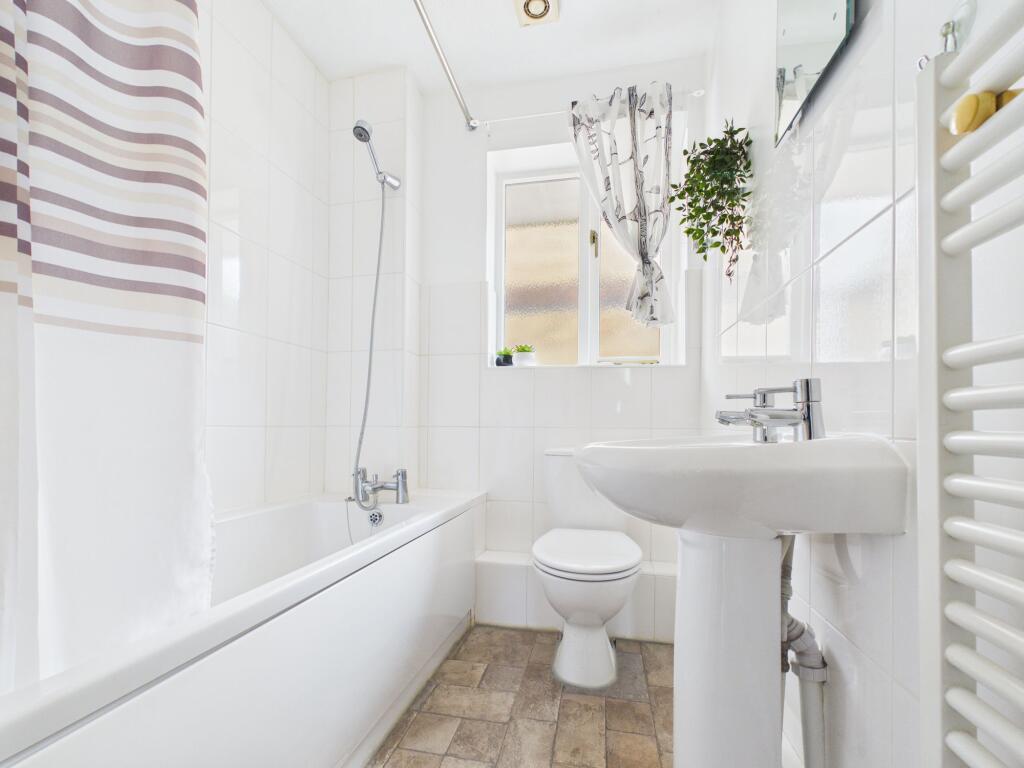 Apartment in Reading - View 5