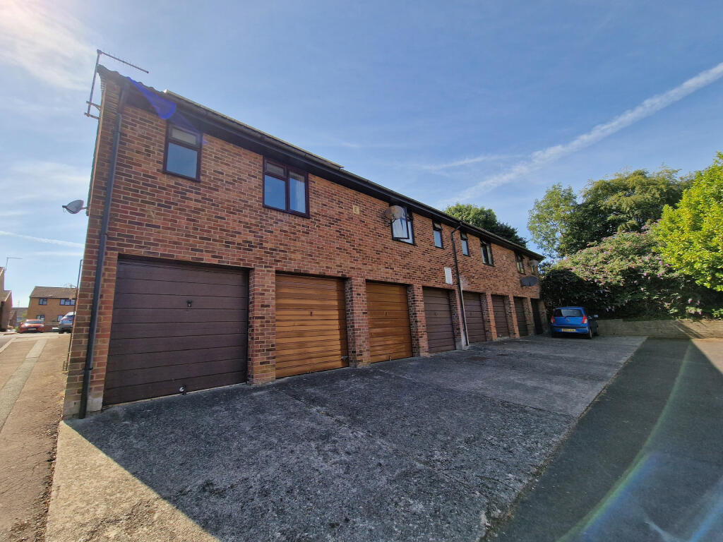 Apartment in Yeovil, Somerset - More