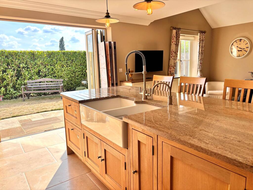 House in Burbage, Eastcourt - More