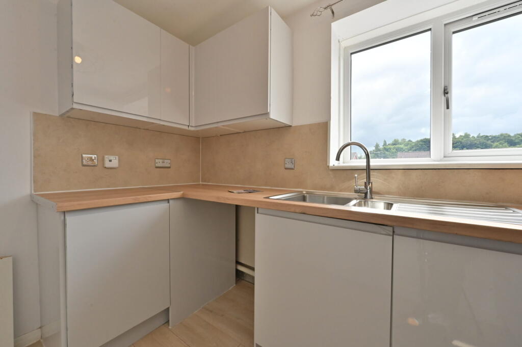 Apartment in Paisley, Ferguslie - View 4