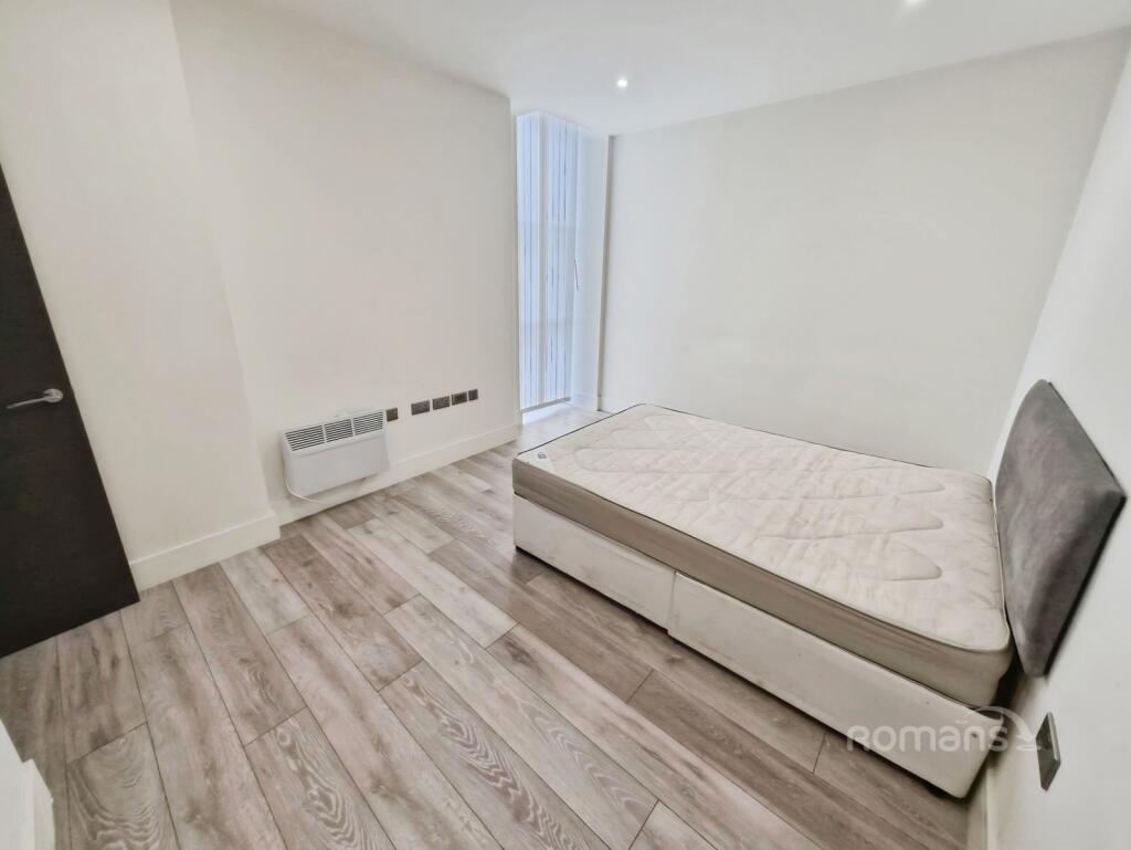 Apartment in Slough - View 5