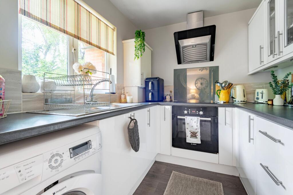 Apartment in Norwich, Mile Cross - View 4
