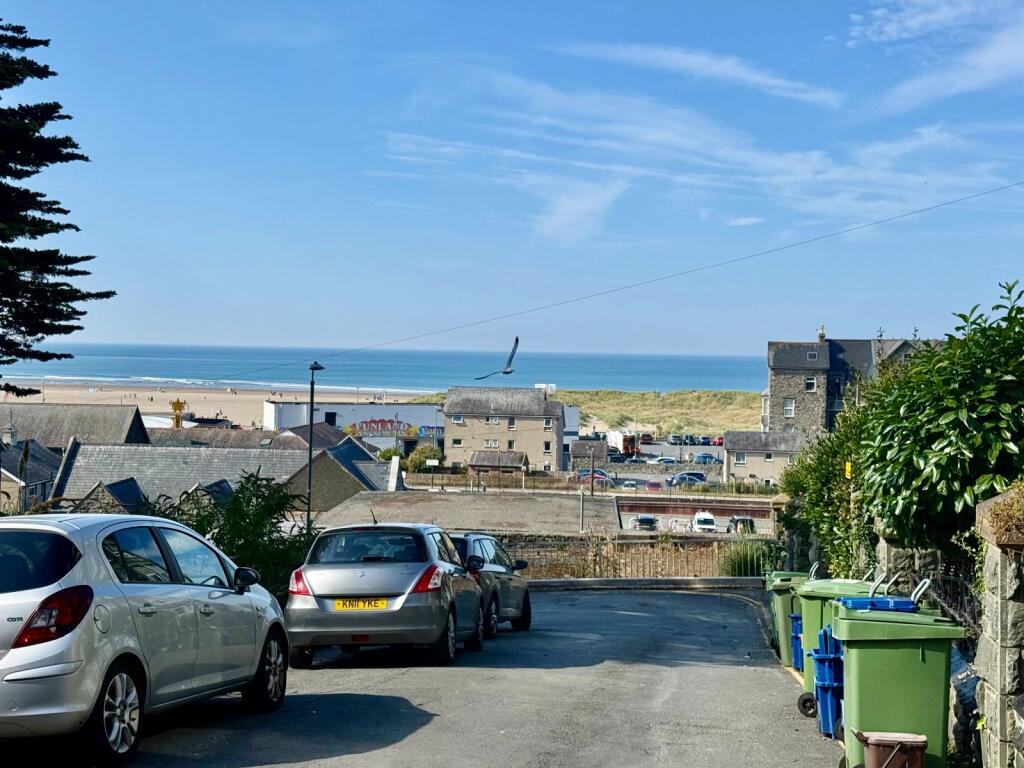 Flat 4 Shelbourne Court, Barmouth, LL42 1AF photo 2