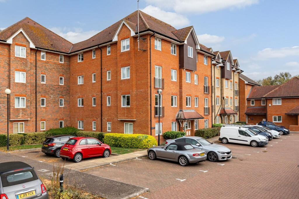 2-bed flat on Crane Mead, Ware, SG12, £310,000