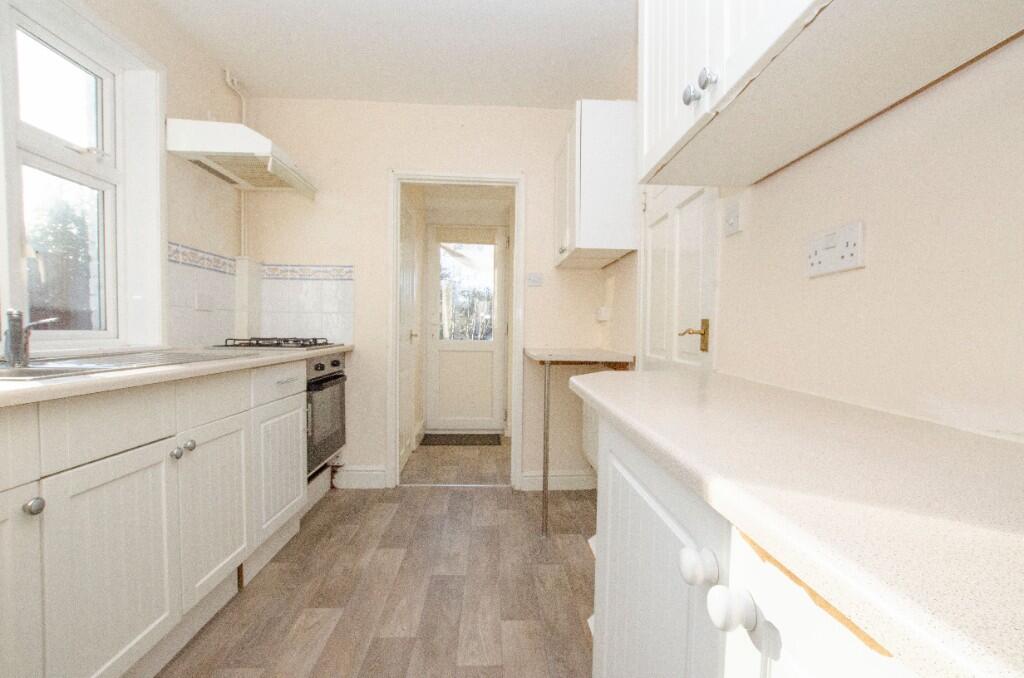 Cornwall Crescent, Southampton, Hampshire, SO18 photo 4