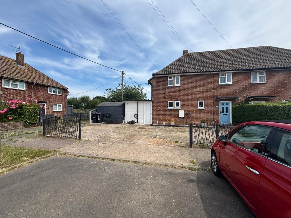Bemerton Gardens, Kirby Cross, Frinton-on-Sea, CO13 photo 2