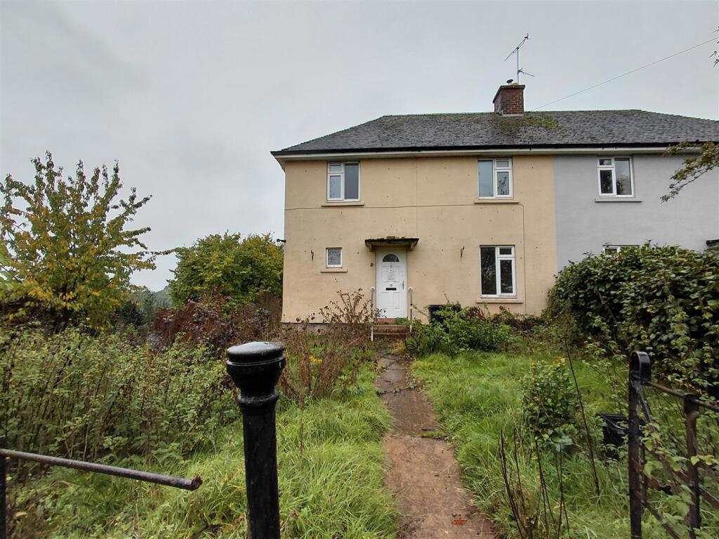 3-bed semi-detached on Hill Top Lane, Newent, £225,000