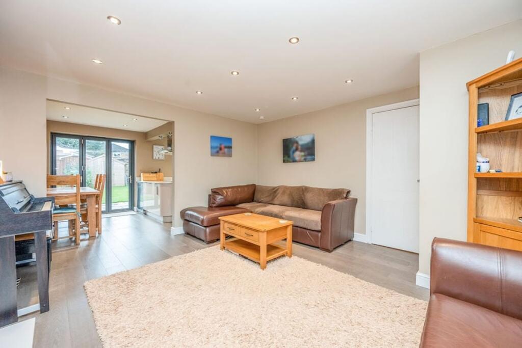 House in Hollywood, Wythall - View 5