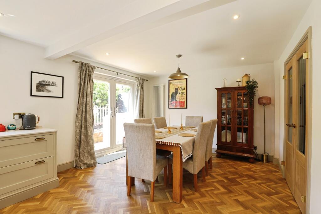 House in South Kesteven, Grantham - More