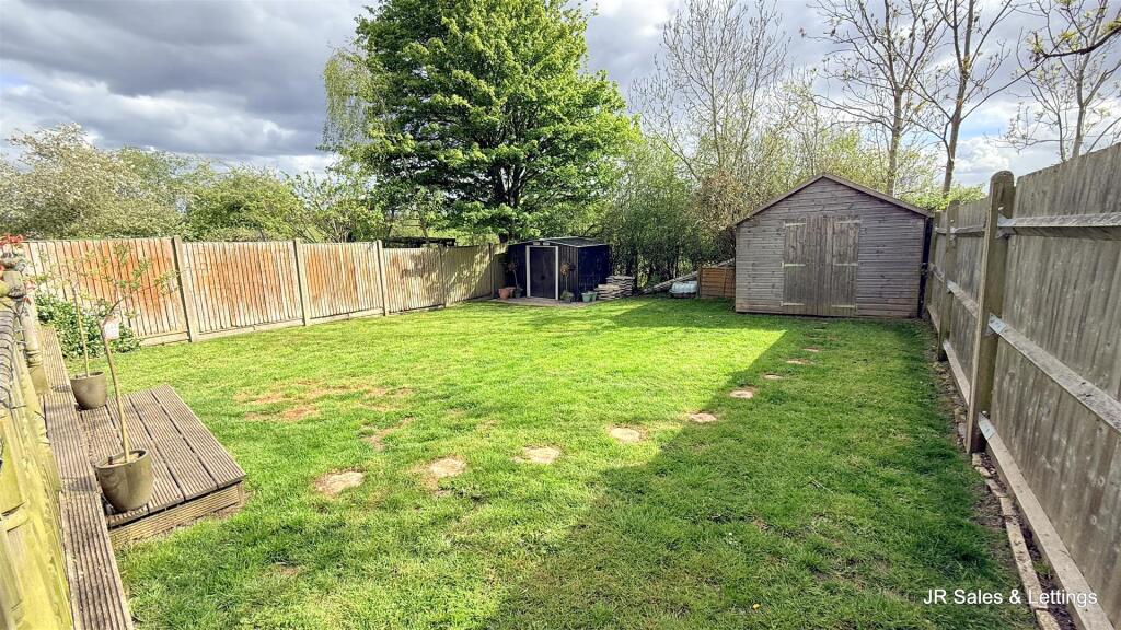 House in Waltham Cross, Goffs Oak - View 3