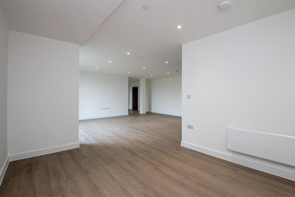 Apartment in Milton Keynes - View 3
