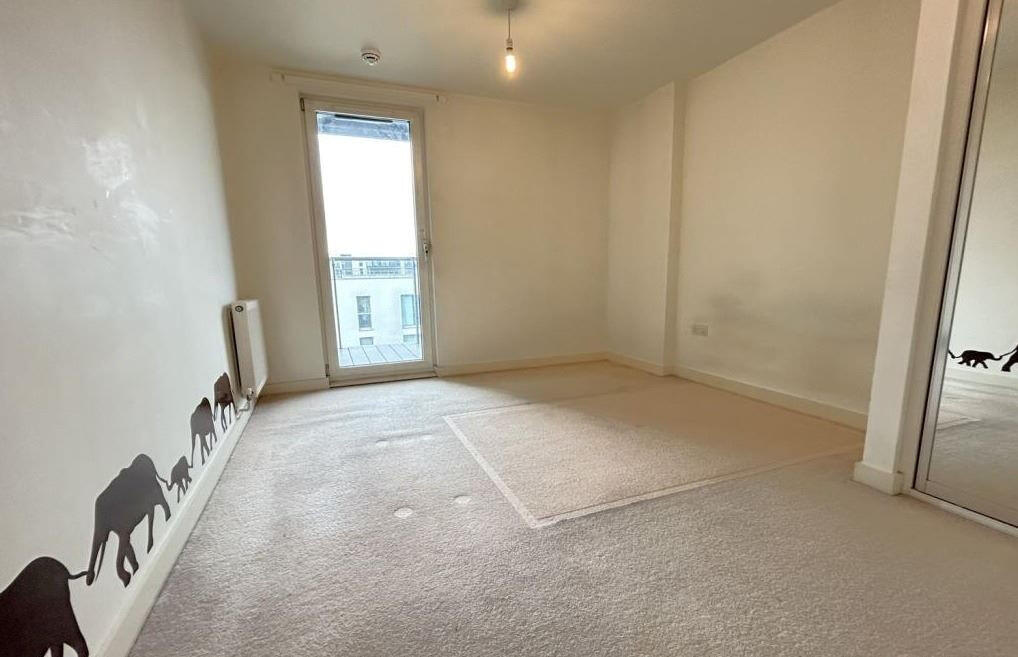 Apartment in Southall - View 4
