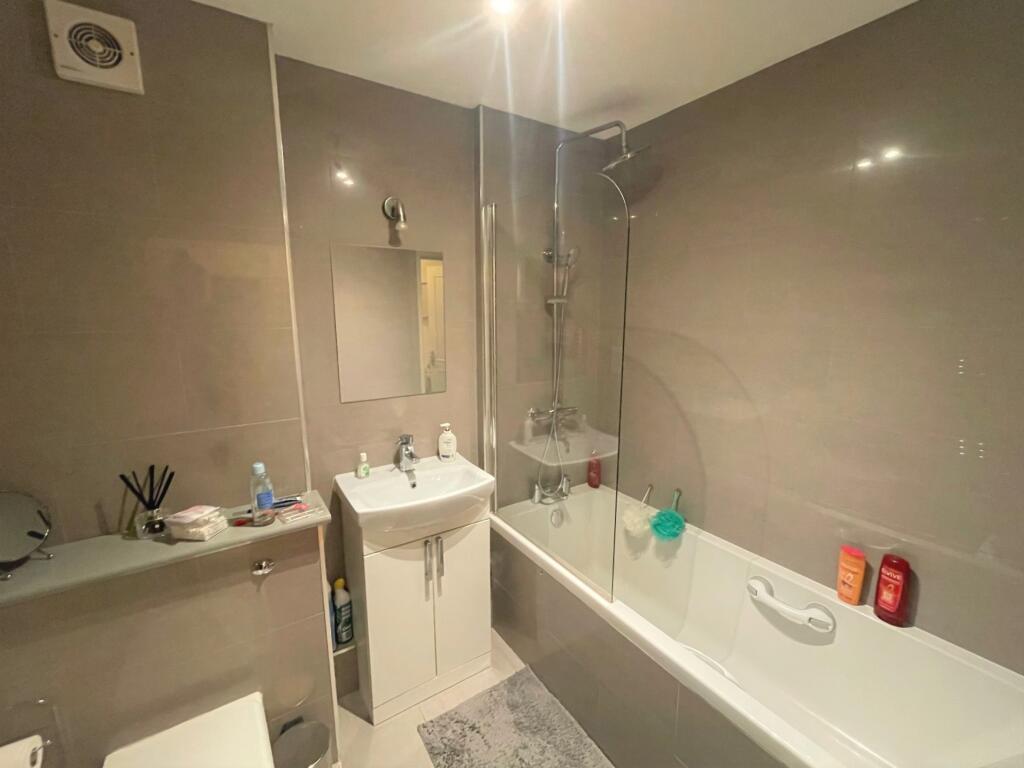 Apartment in Enfield - View 6