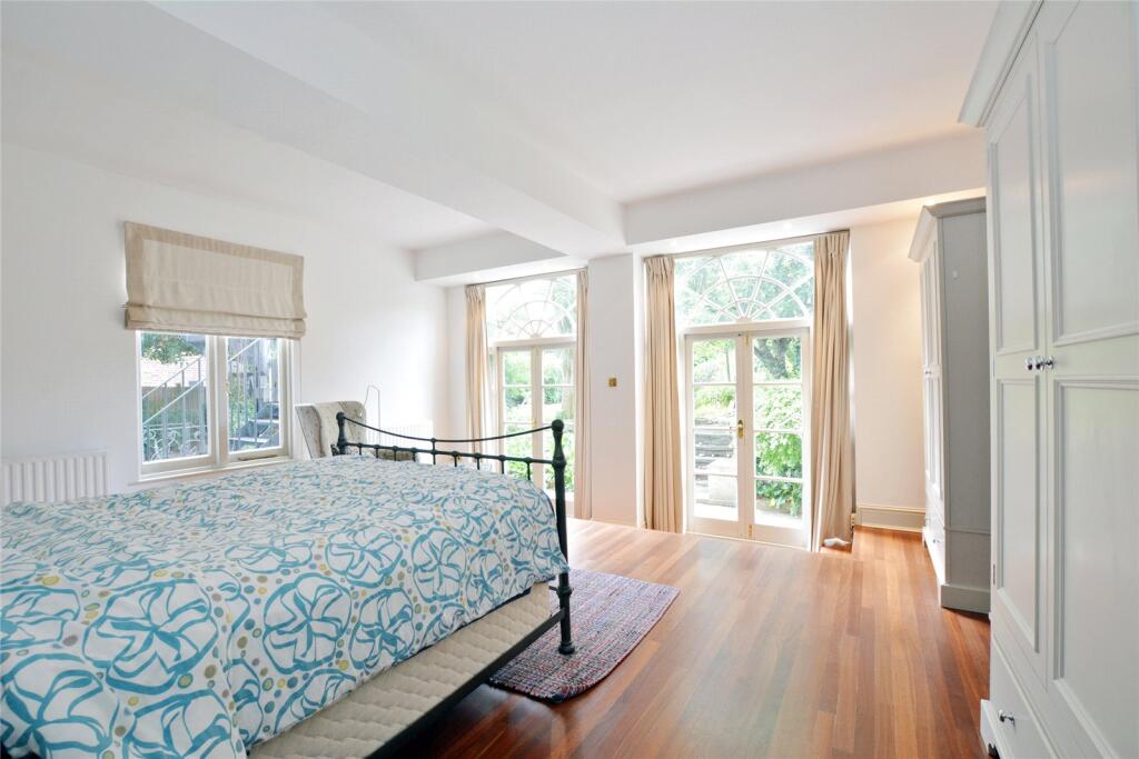 Apartment in London - More