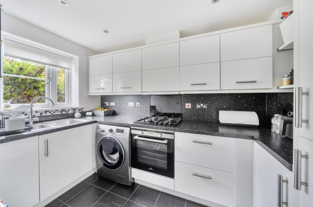 House in Luton - View 4