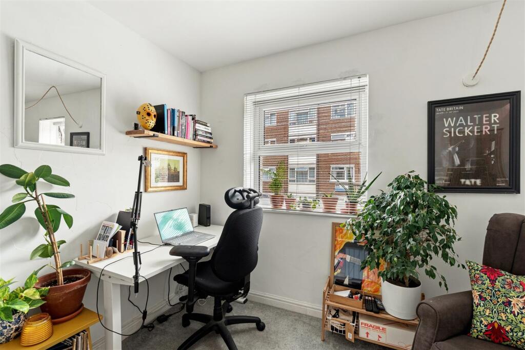 Apartment in Plymouth - More