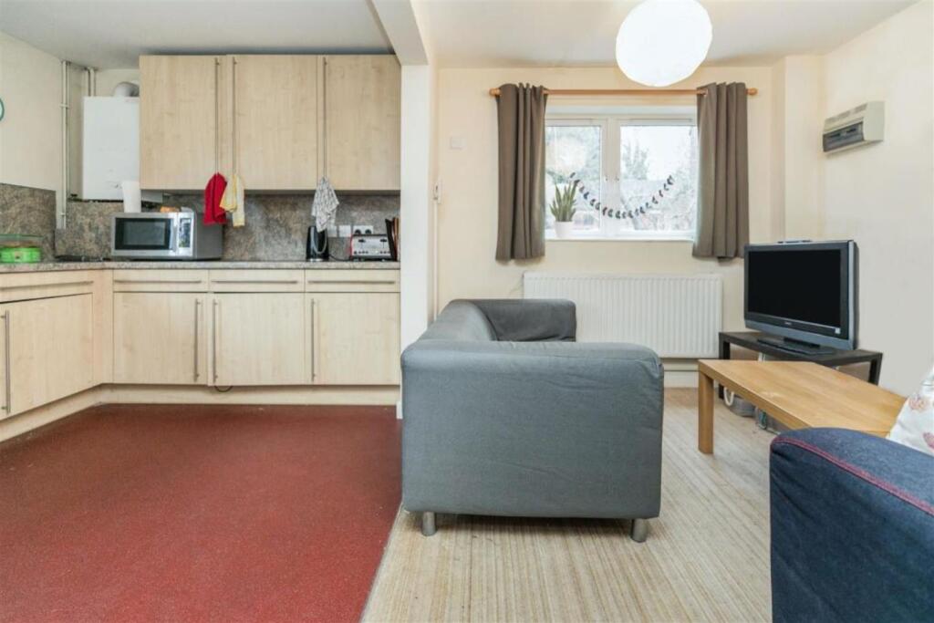 4 bedroom detached house for rent