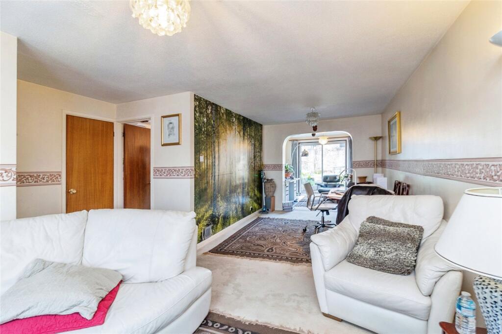Marjoram Place, Conniburrow, Milton Keynes, MK14 photo 3