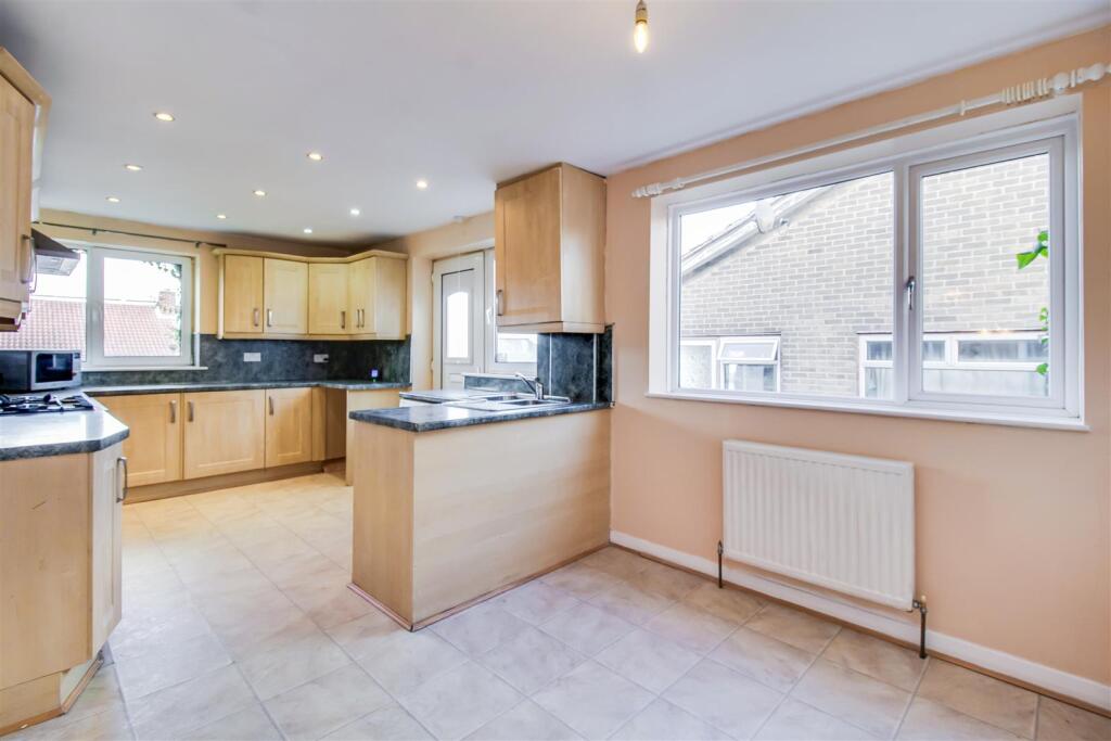 Oakland Drive, Netherton, Wakefield photo 2