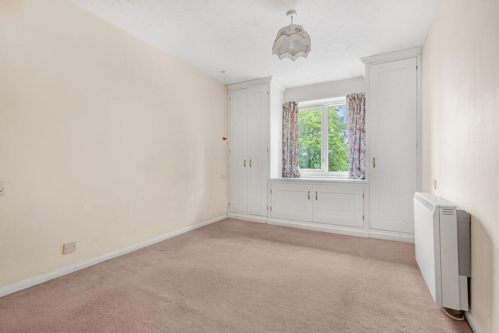 Farm Close, Staines-upon-Thames, TW18 photo 4