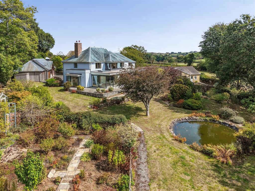 Main image of property: Hele Cross, Ashburton