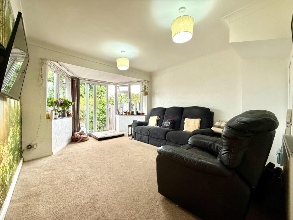 Linden Avenue, East Grinstead, RH19 1LS photo 4