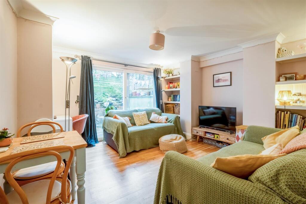 Apartment in Hove, Brunswick - View 2