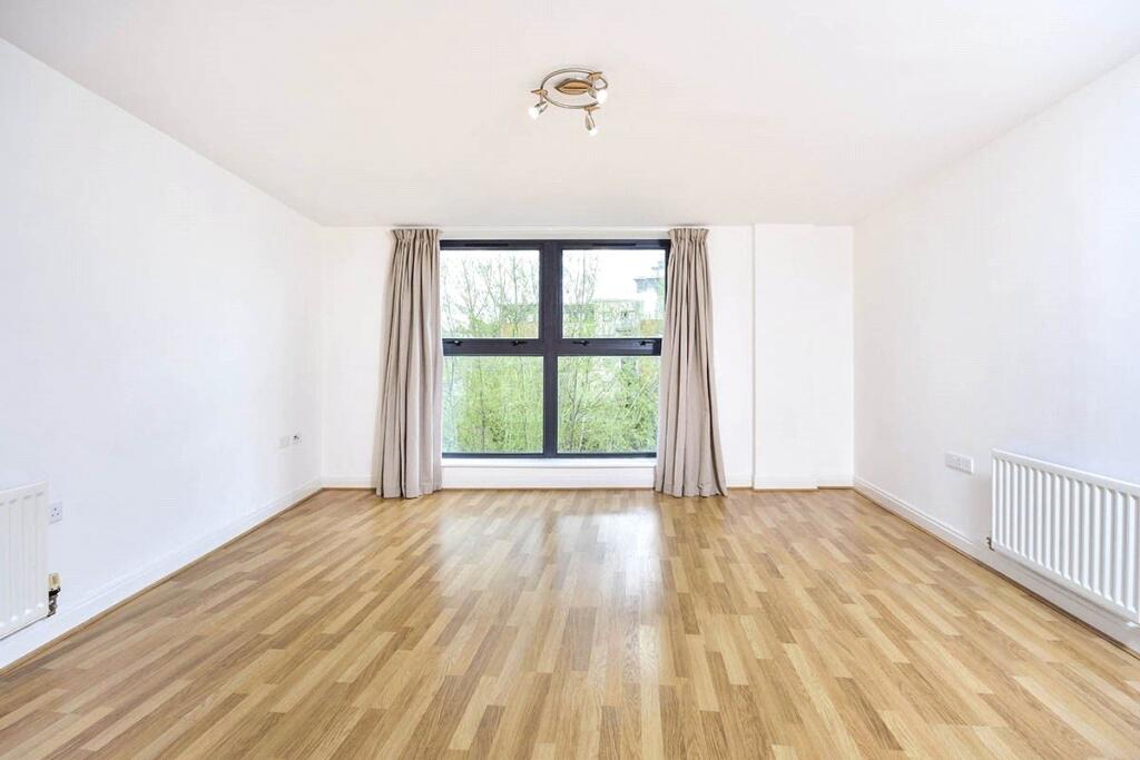 Apartment in Maidstone, Kent - More