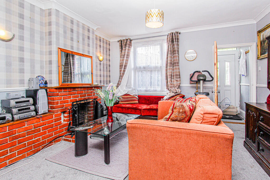 House in Irthlingborough, Crow Hill - View 2