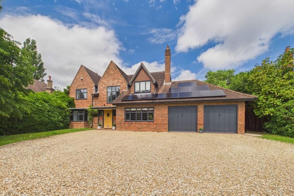 Main image of property: Burnmoor Meadow, Finchampstead, Wokingham, Berkshire, RG40