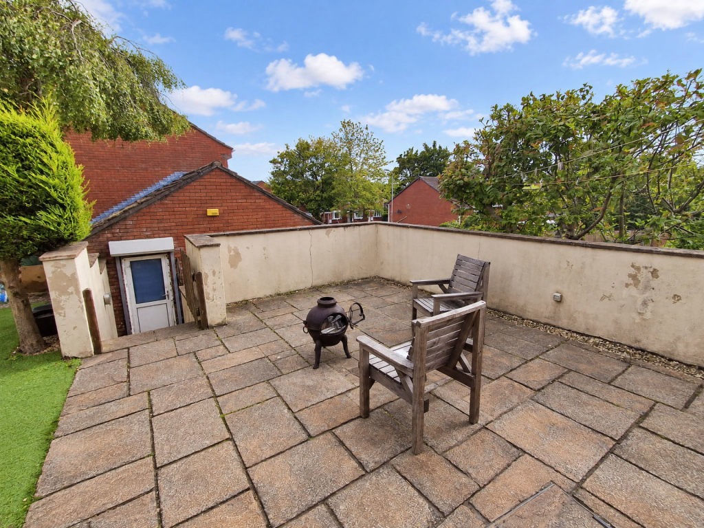 House in Newport - View 4