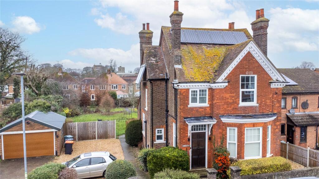 Main image of property: Lovers Walk, Dunstable, Bedfordshire, LU5