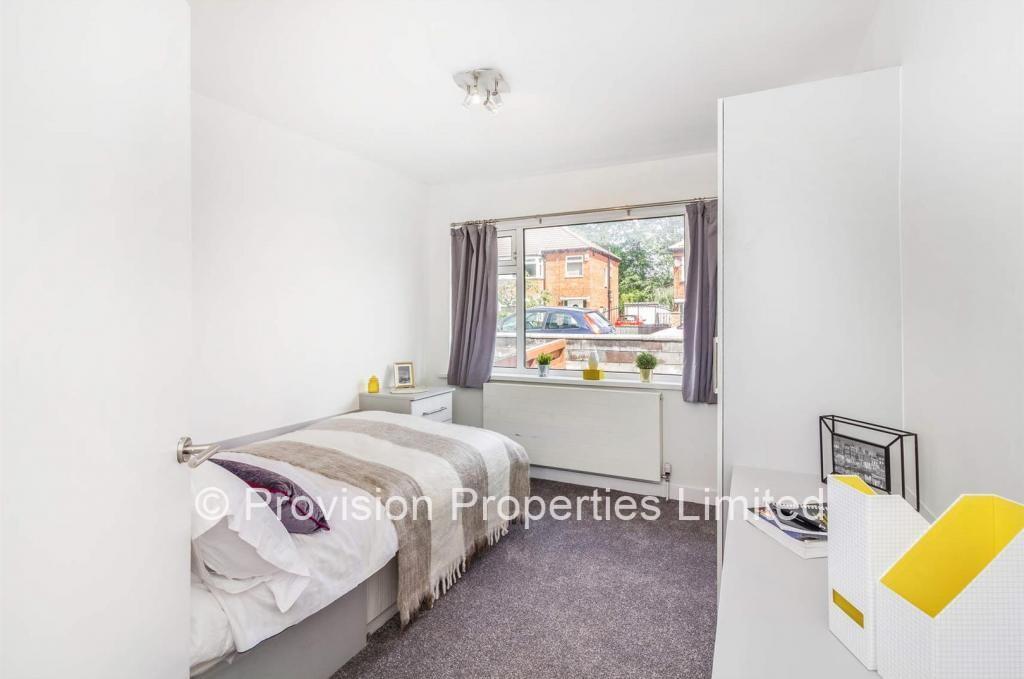 6 bedroom semi-detached house for rent