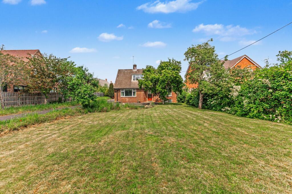 3-bed detached on Shinehill Lane, South Littleton, WR11, £375,000