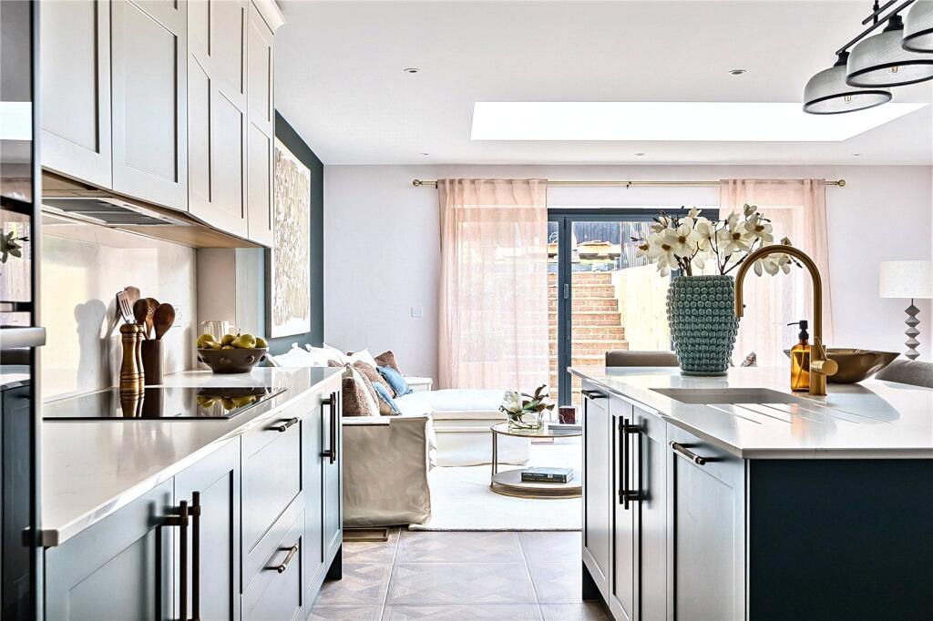 House in Elmbridge, Weybridge - View 4