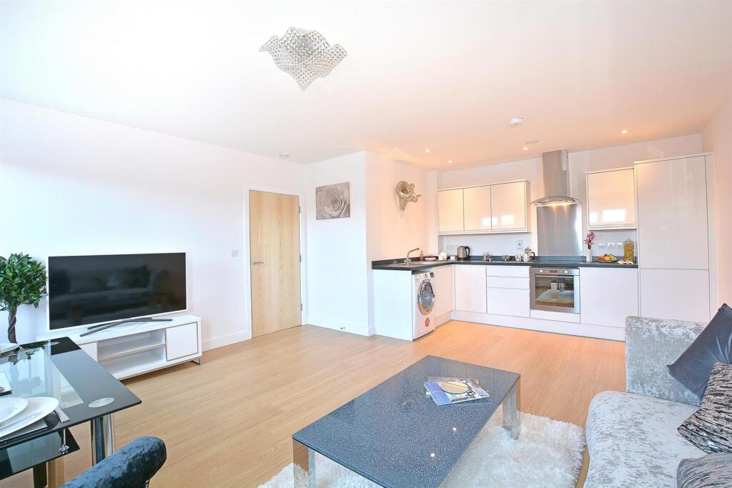 Apartment in Redhill - View 4