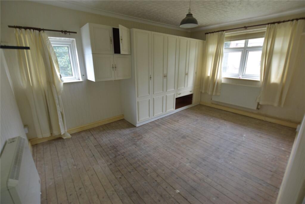 Apartment in Leeds, Camp Town, Moor Allerton - View 5
