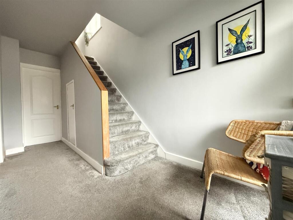 Windermere Drive, Croft, Leicester photo 3